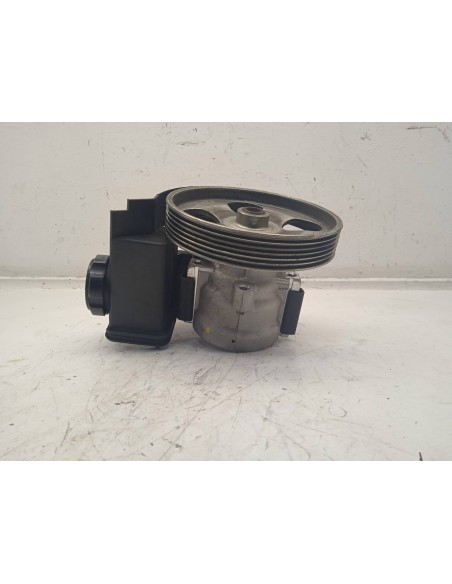 Recambio de bomba direccion para peugeot 206+ 1.1 referencia OEM IAM 9686525080  