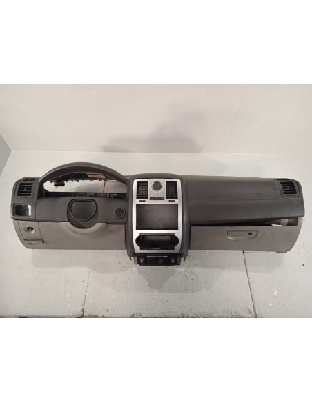 Recambio de salpicadero para chrysler 300 c 3.0 crd cat referencia OEM IAM   