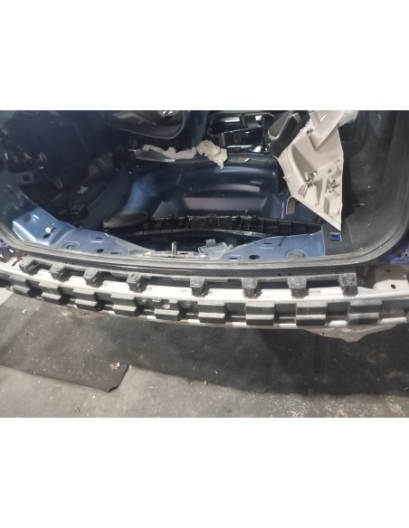 Recambio de plastico para jaguar e-pace se referencia OEM IAM J9C6918 GUIA CENTRAL 