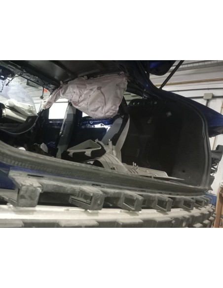 Recambio de plastico para jaguar e-pace se referencia OEM IAM J9C6918 GUIA CENTRAL 