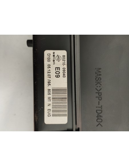 Recambio de cuadro instrumentos para ssangyong kyron 2.0 referencia OEM IAM 8021009040  