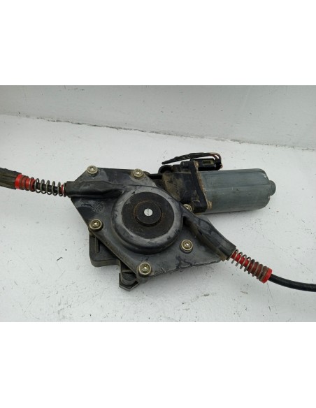 Recambio de elevalunas delantero derecho para ford fiesta berlina 1.8 diesel cat referencia OEM IAM 0130821683  