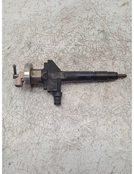 Recambio de inyector para mazda mpv (lw) 2.0 diesel cat referencia OEM IAM 13H50A  