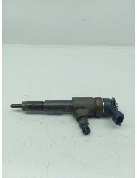 Recambio de inyector para peugeot 207 urban referencia OEM IAM 0445110252  