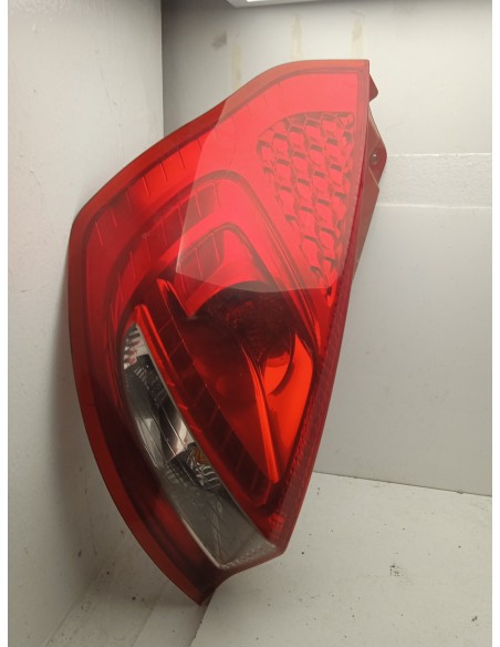 Recambio de piloto trasero izquierdo para ford fiesta (cb1) 1.6 tdci cat referencia OEM IAM 8A6113405A  