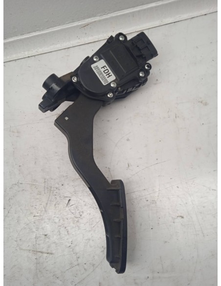 Recambio de potenciometro pedal para kia cee´d 1.4 cat referencia OEM IAM 327002R300  