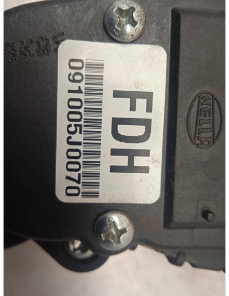 Recambio de potenciometro pedal para kia cee´d 1.4 cat referencia OEM IAM 327002R300  