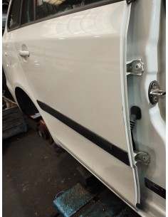 Recambio de puerta trasera derecha para skoda fabia combi (5j5) 1.6 tdi referencia OEM IAM 5J9833056 COLOR BLANCO  2