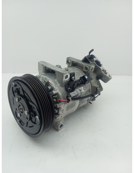 Recambio de compresor aire acondicionado para renault clio iv dynamique referencia OEM IAM 926002352R  