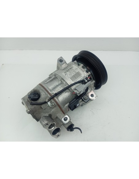 Recambio de compresor aire acondicionado para renault clio iv dynamique referencia OEM IAM 926002352R  