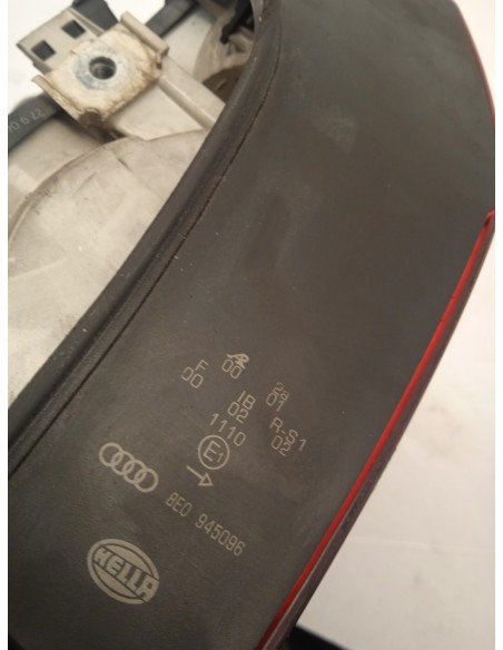 Recambio de piloto trasero derecho para audi a4 berlina (8e) 1.9 tdi referencia OEM IAM 8E0945096  