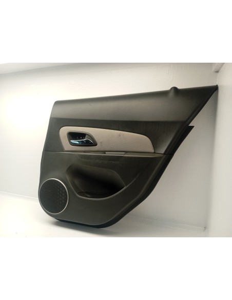 Recambio de guarnecido puerta trasera derecha para chevrolet cruze lt referencia OEM IAM 96950774  