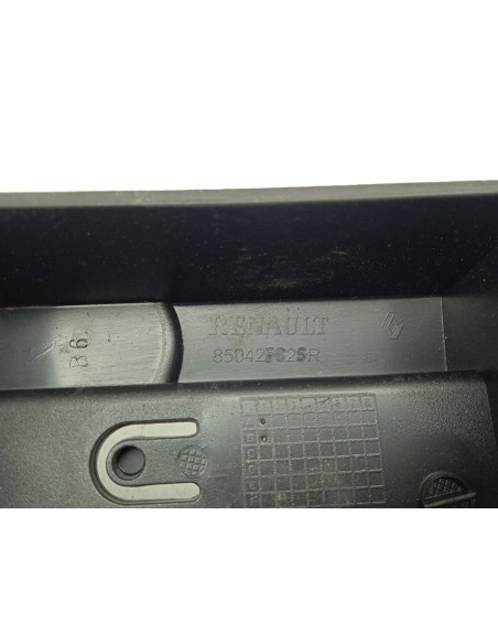 Recambio de plastico para renault captur 1.3 tce referencia OEM IAM 850425825R  