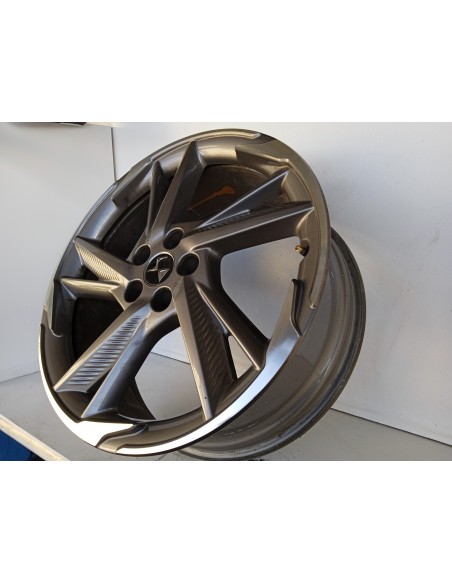 Recambio de llanta para ds 7 crossback e-tense 4x4 so chic referencia OEM IAM 9817501377  