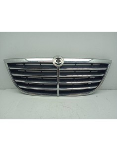 Recambio de rejilla delantera para ssangyong rodius 2.7 turbodiesel cat referencia OEM IAM CROMADA  