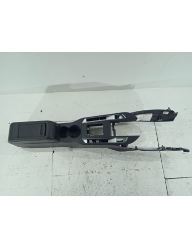Recambio de apoyabrazos central para ds 3 crossback so chic referencia OEM IAM 9825563280  