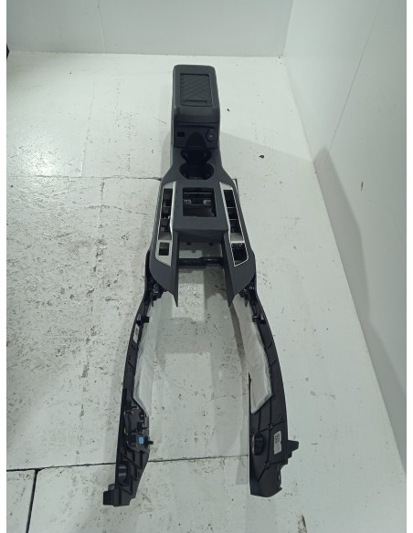 Recambio de apoyabrazos central para ds 3 crossback so chic referencia OEM IAM 9825563280  