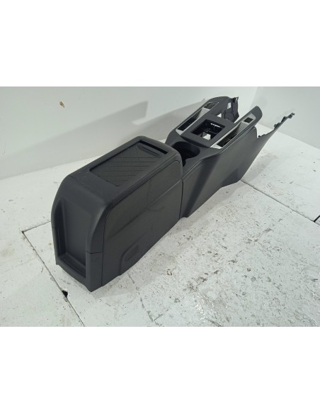 Recambio de apoyabrazos central para ds 3 crossback so chic referencia OEM IAM 9825563280  