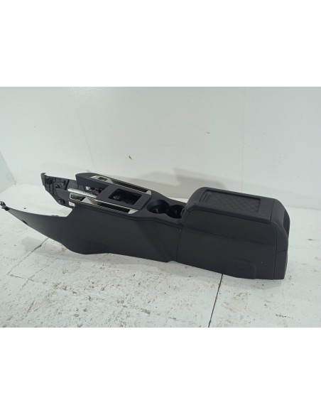 Recambio de apoyabrazos central para ds 3 crossback so chic referencia OEM IAM 9825563280  