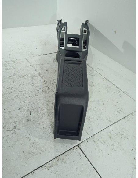 Recambio de apoyabrazos central para ds 3 crossback so chic referencia OEM IAM 9825563280  