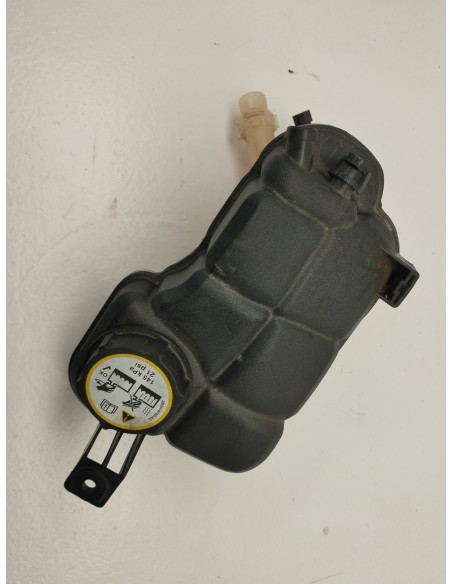 Recambio de deposito expansion para land rover range rover evoque evoque referencia OEM IAM FK728K218AA  