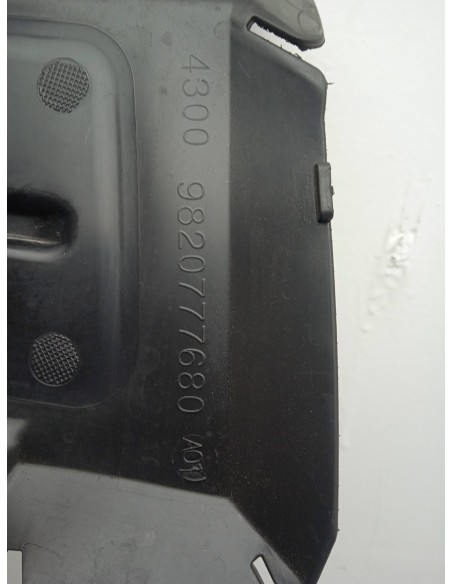Recambio de plastico para ds 3 crossback so chic referencia OEM IAM 9820777680  