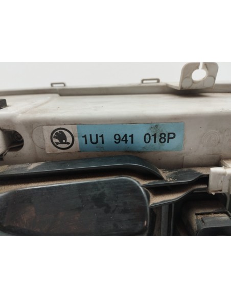 Recambio de faro derecho para skoda octavia berlina (1u2) tour referencia OEM IAM 1U1941018P  