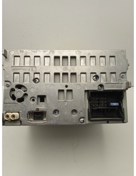 Recambio de sistema audio / radio cd para audi a4 ber. (b8) referencia OEM IAM 8T1035195C  