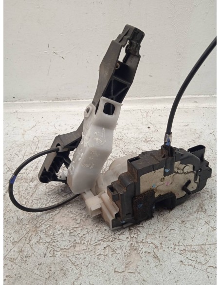 Recambio de cerradura puerta trasera izquierda para kia cee´d 1.4 cat referencia OEM IAM   