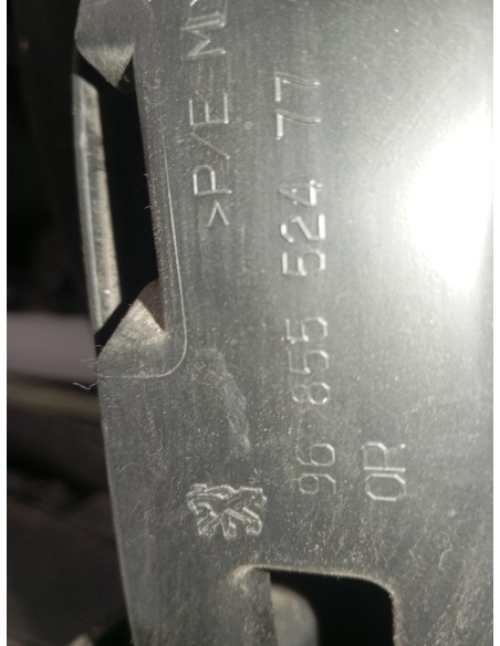 Recambio de plastico para peugeot 3008 referencia OEM IAM 9685552477  
