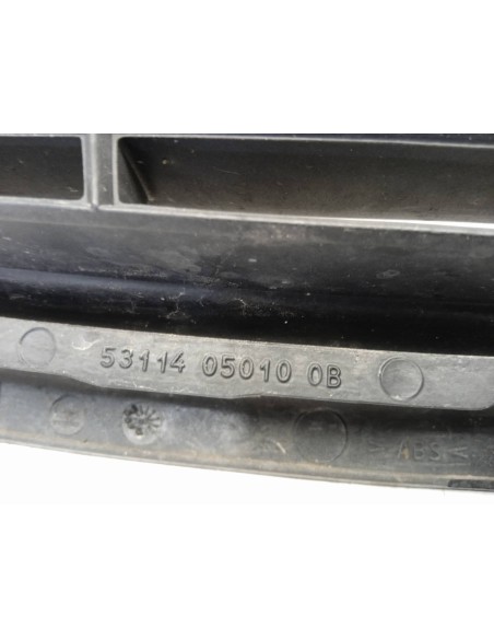 Recambio de rejilla delantera para toyota avensis berlina (t 22) 2.0 turbodiesel cat referencia OEM IAM 53114050100B  
