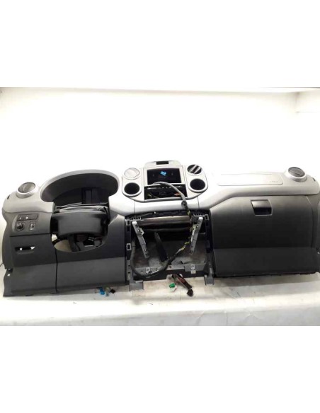 Recambio de salpicadero para citroën berlingo station wagon 20 aniversario edition referencia OEM IAM 8231LT  