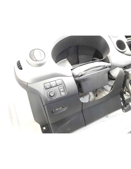Recambio de salpicadero para citroën berlingo station wagon 20 aniversario edition referencia OEM IAM 8231LT  