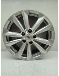 Recambio de llanta para nissan qashqai (j11) acenta referencia OEM IAM D03004EA1A TAPA BUJES EN LA OFICINA DEL TALLER 
