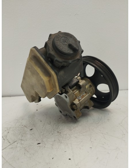 Recambio de bomba direccion para opel vectra b berlina 1.8 16v cat referencia OEM IAM 90495960  