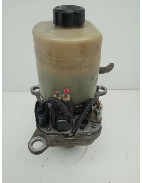 Recambio de bomba direccion para ford focus berlina (cap) trend referencia OEM IAM 4M513K514BD ELECTRICA 