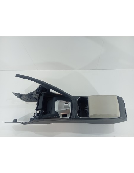 Recambio de apoyabrazos central para jaguar e-pace se referencia OEM IAM J9C3045J40A  
