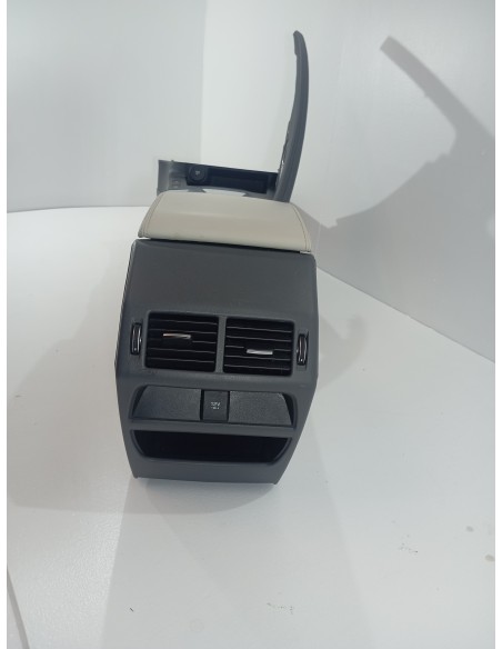 Recambio de apoyabrazos central para jaguar e-pace se referencia OEM IAM J9C3045J40A  