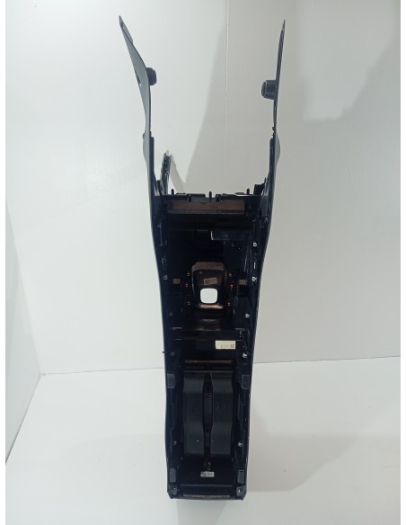 Recambio de apoyabrazos central para jaguar e-pace se referencia OEM IAM J9C3045J40A  