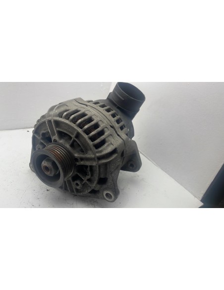 Recambio de alternador para audi a8 (d2) referencia OEM IAM 077903015P  