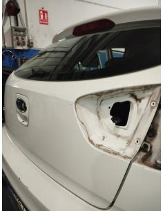 Recambio de porton trasero para kia rio drive referencia OEM IAM 737001W220 COLOR BLANCO  2