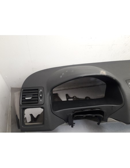 Recambio de salpicadero para volvo c30 2.0 diesel cat referencia OEM IAM   