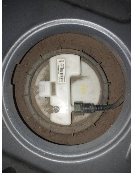 Recambio de bomba combustible para renault twingo gt referencia OEM IAM 8200368239  