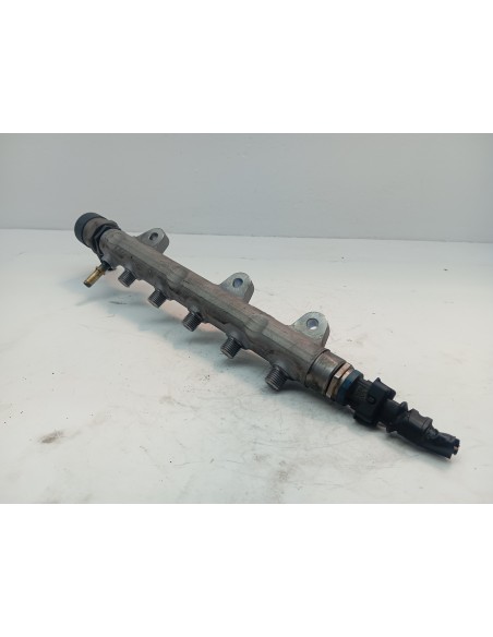 Recambio de rampa inyectora para renault scenic ii grand dynamique referencia OEM IAM 8200853678  