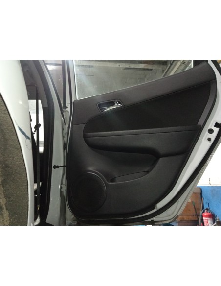 Recambio de guarnecido puerta trasera derecha para hyundai i30 1.4 cat referencia OEM IAM   