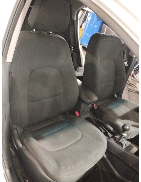 Recambio de asiento delantero derecho para kia rio drive referencia OEM IAM   