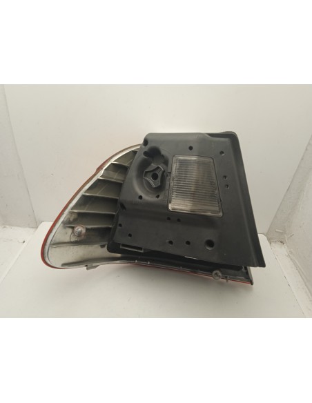 Recambio de piloto trasero derecho para bmw serie 3 berlina (e46) referencia OEM IAM 63216946534 AMBAR EN MEDIO 