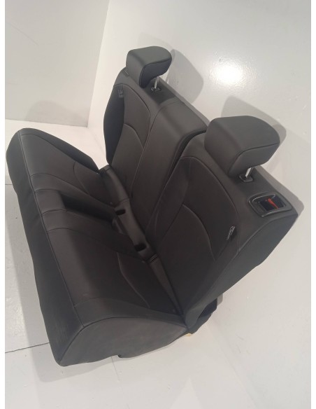 Recambio de asientos traseros para toyota yaris gr 2021 referencia OEM IAM 7107752X30C1  