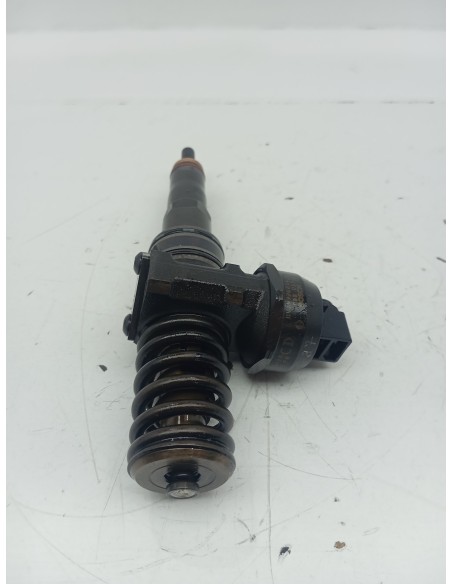 Recambio de inyector para volkswagen passat berlina (3b3) advance referencia OEM IAM 038130073BA  