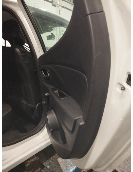 Recambio de guarnecido puerta trasera derecha para renault clio iv expression referencia OEM IAM 829A05117R  